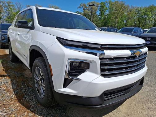 SUMMIT WHT 2026 Chevrolet Traverse LT