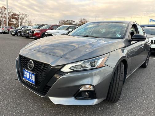 2022 Nissan Altima SR FWD