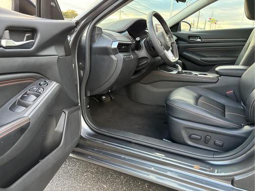 2022 Nissan Altima SR FWD