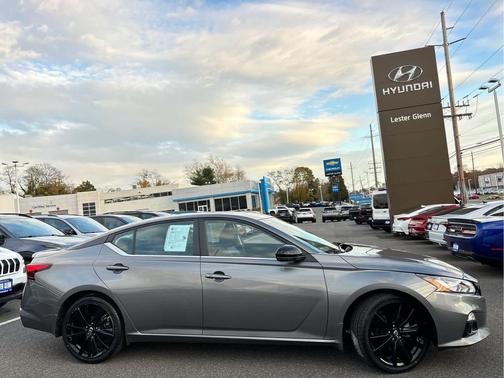 2022 Nissan Altima SR FWD