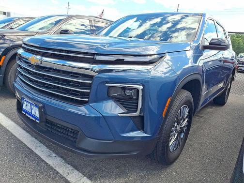Lakeshore Blue Metallic 2026 Chevrolet Traverse LT
