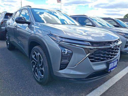 Sterling Gray Metallic 2026 Chevrolet Trax FWD 2RS