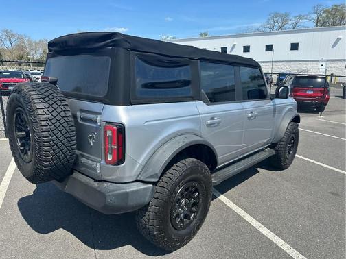 Iconic Silver Metallic 2021 Ford Bronco Outer Banks