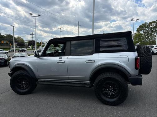 Iconic Silver Metallic 2021 Ford Bronco Outer Banks