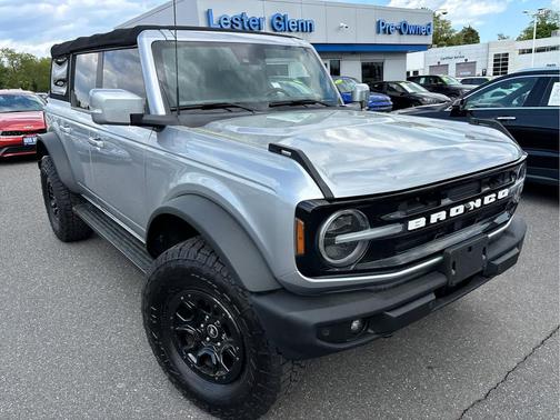 Iconic Silver Metallic 2021 Ford Bronco Outer Banks