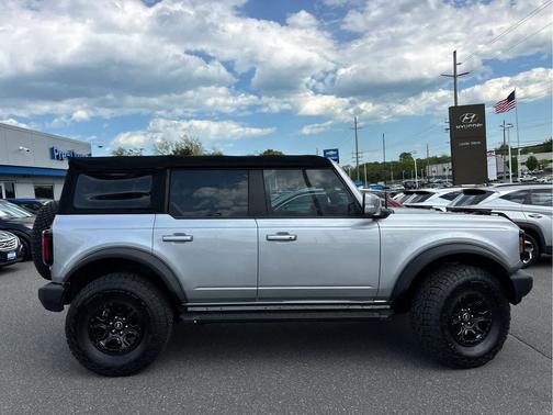 Iconic Silver Metallic 2021 Ford Bronco Outer Banks