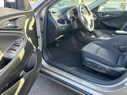 2022 Chevrolet Malibu FWD RS