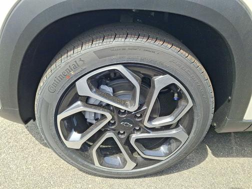 WHT SANDS 2026 Chevrolet Trax FWD 2RS