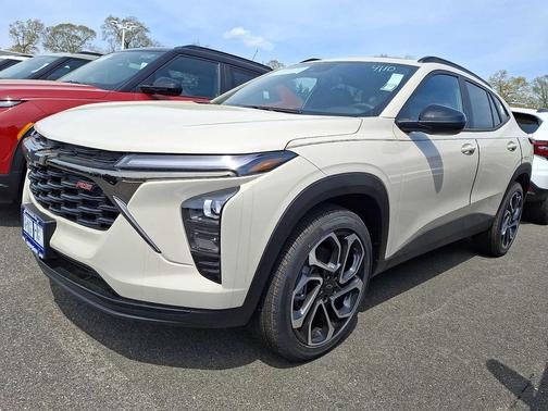 WHT SANDS 2026 Chevrolet Trax FWD 2RS