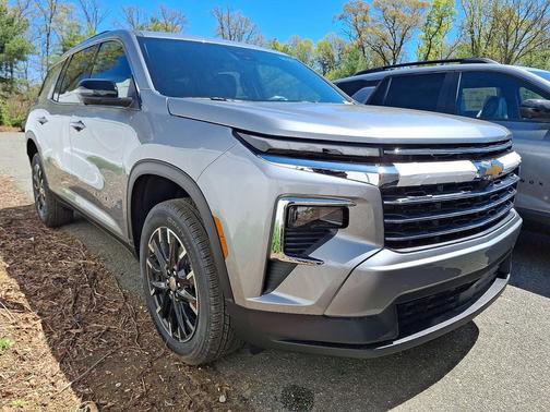 STERLING GRY ME 2026 Chevrolet Traverse LT