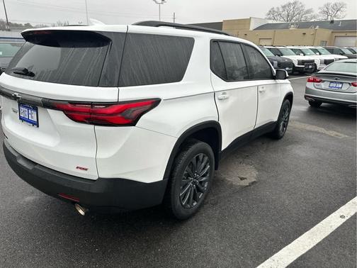Summit White 2023 Chevrolet Traverse RS