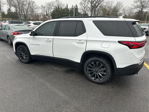 Summit White 2023 Chevrolet Traverse RS