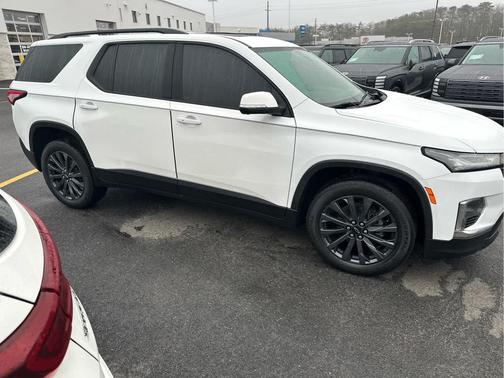 Summit White 2023 Chevrolet Traverse RS