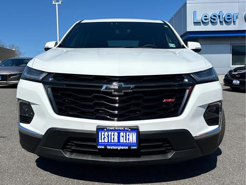 Summit White 2023 Chevrolet Traverse RS