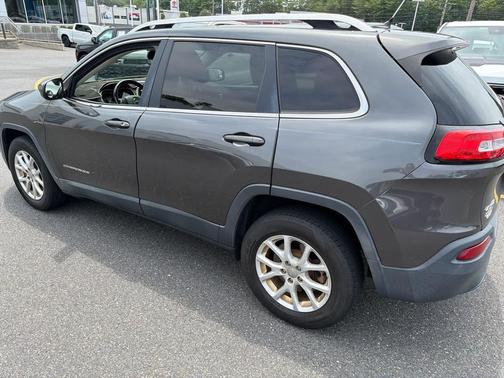 Granite Crystal Metallic Clearcoat 2016 Jeep Cherokee Latitude