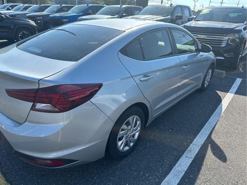 Stellar Silver 2020 Hyundai ELANTRA SE