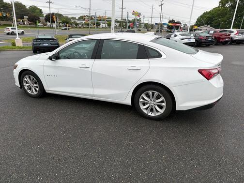 Summit White 2022 Chevrolet Malibu FWD LT