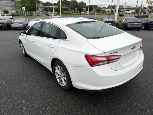 Summit White 2022 Chevrolet Malibu FWD LT