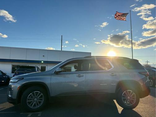 2023 Chevrolet Traverse LT Cloth