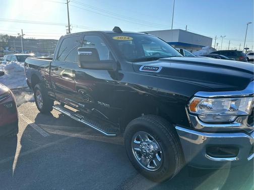 2024 RAM 2500 Big Horn Crew Cab 4x4 6'4' Box