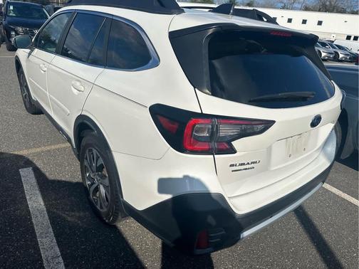 Crystal White Pearl 2021 Subaru Outback Limited