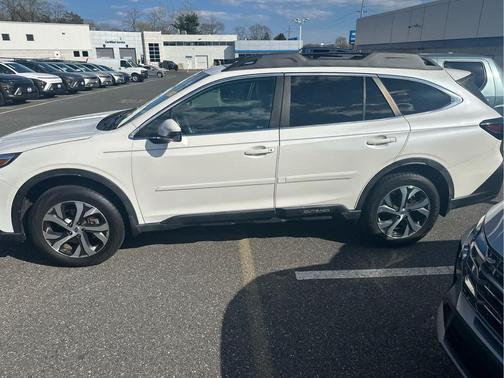 Crystal White Pearl 2021 Subaru Outback Limited