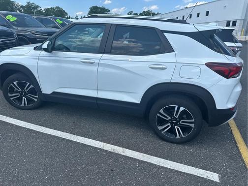 Summit White 2023 Chevrolet Trailblazer LT