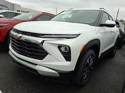 Summit White 2026 Chevrolet Trailblazer LT