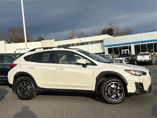 Crystal White Pearl 2019 Subaru Crosstrek 2.0i Premium