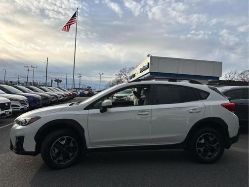 Crystal White Pearl 2019 Subaru Crosstrek 2.0i Premium