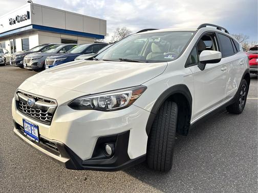 Crystal White Pearl 2019 Subaru Crosstrek 2.0i Premium