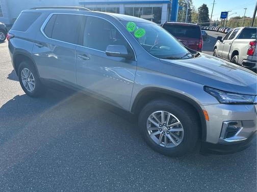 Sterling Gray Metallic 2023 Chevrolet Traverse LT Cloth