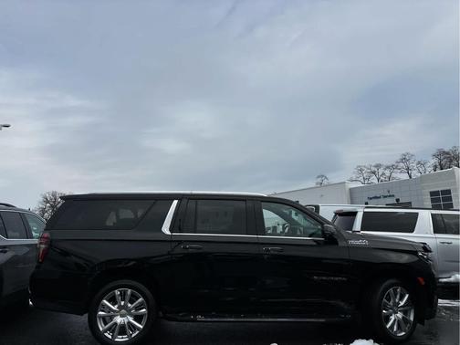 Black 2023 Chevrolet Suburban 4WD High Country