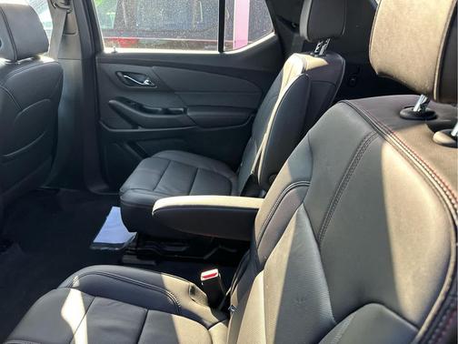 Radiant Red Tintcoat 2023 Chevrolet Traverse RS
