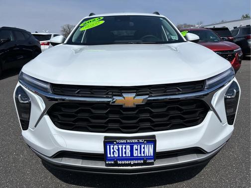 Summit White 2024 Chevrolet Trax LT