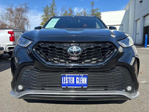 Midnight Black Metallic 2023 Toyota Highlander XSE