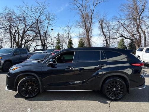 Midnight Black Metallic 2023 Toyota Highlander XSE