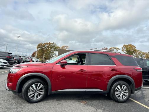 2022 Nissan Pathfinder SL 4WD