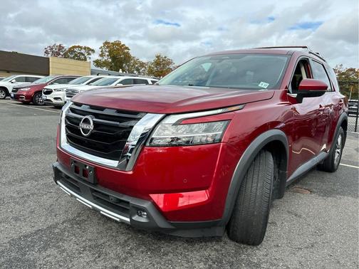 2022 Nissan Pathfinder SL 4WD