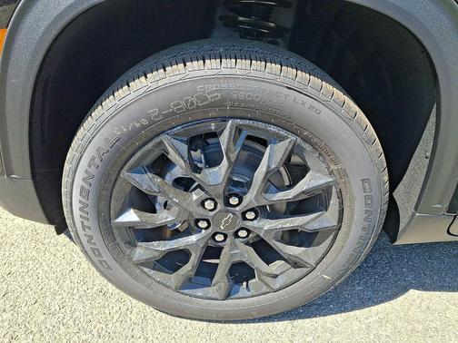 MOSAIC BLK MET 2026 Chevrolet Traverse LT