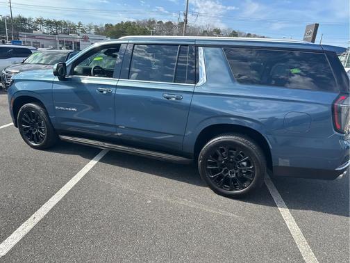 Lakeshore Blue Metallic 2025 Chevrolet Suburban Premier