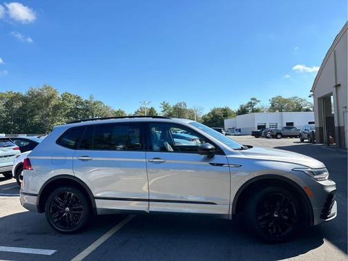 2022 Volkswagen Tiguan 2.0T SE R-Line Black 4MOTION