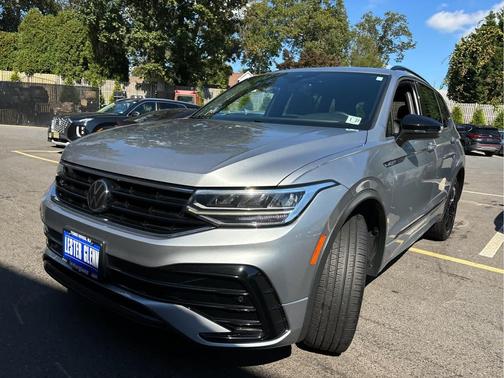 2022 Volkswagen Tiguan 2.0T SE R-Line Black 4MOTION