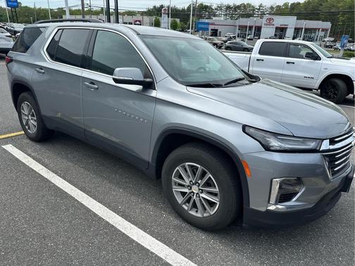 Sterling Gray Metallic 2023 Chevrolet Traverse LT Cloth