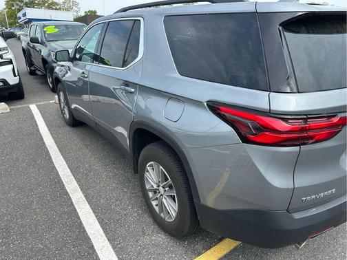 Sterling Gray Metallic 2023 Chevrolet Traverse LT Cloth
