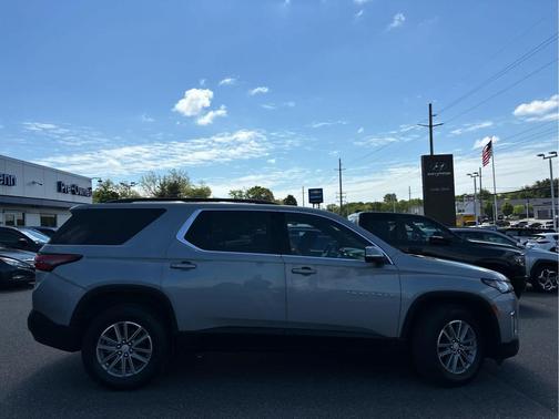 Sterling Gray Metallic 2023 Chevrolet Traverse LT Cloth
