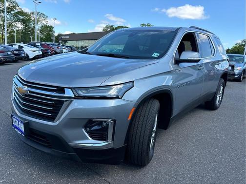 Sterling Gray Metallic 2023 Chevrolet Traverse LT Cloth