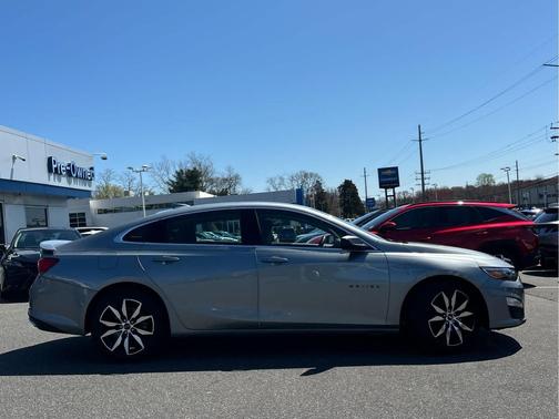 Sterling Gray Metallic 2023 Chevrolet Malibu FWD RS