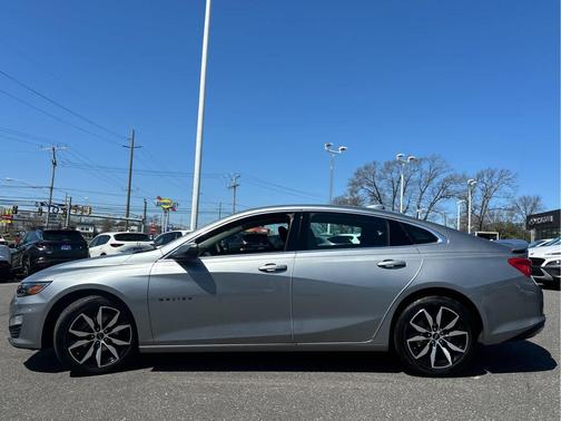 Sterling Gray Metallic 2023 Chevrolet Malibu FWD RS