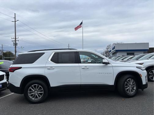 Summit White 2023 Chevrolet Traverse LT Cloth